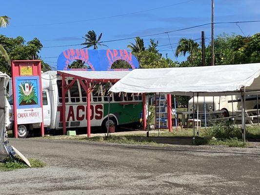 They are set back from the road , right behind Geovani's shrimp truck