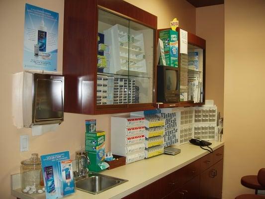 Large selection of contact lenses in the fitting area