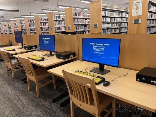 Assistive Technology stations: rising tables appropriate for wheelchairs.