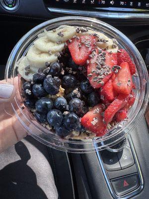 Classic bowl with açaí