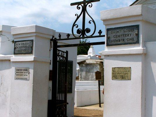 St Louis Cemetery Tour 1