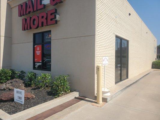 Store front Mail & More Lubbock shipping and post office store.