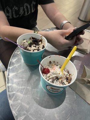 Frozen yogurt with mixture of toppings