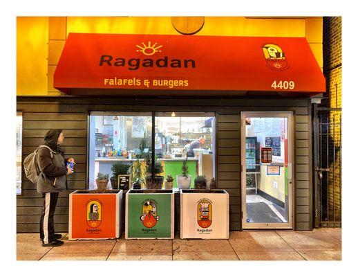 Ragadan 4409 N Broadway, Chicago, IL Falafel Burgers Chicken Sandwiches. Great Food & Fast Service .Nice & Easy! Cool!