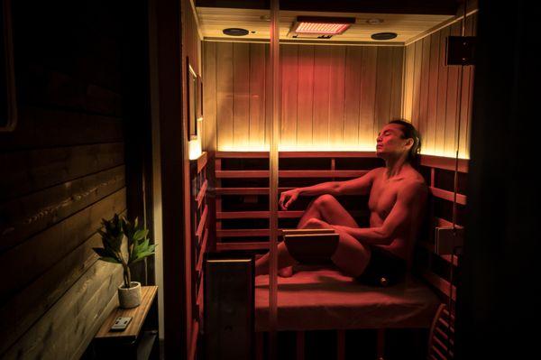 Fall into a deep relaxation in our full spectrum infrared saunas that are not only the safest, but also ensure 360° heat exposure.