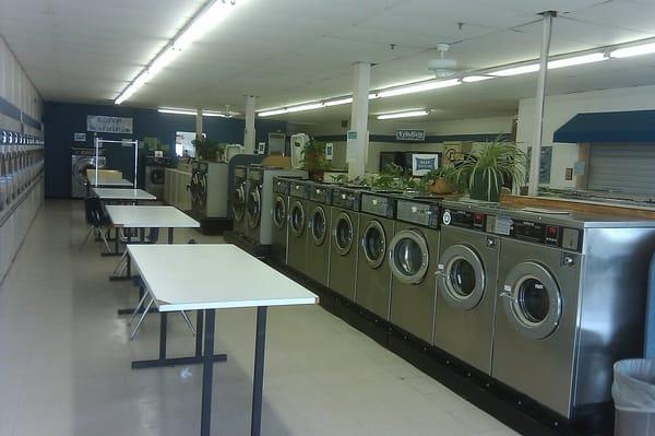 coin laundry full service laundromat