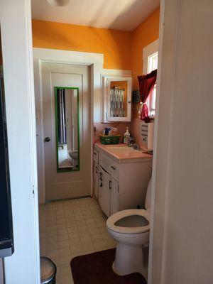 Bathroom in between two rooms