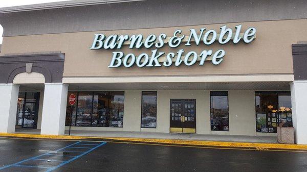 Storefront for Barnes & Noble Pallisades Mall West Nyack