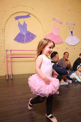 Tutu School Pasadena: the ballet school for children. Dance studio classes for kids serving Glendale, Highland Park, Eagle Rock, Los Angeles