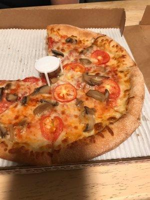 Great pizza for wife - mushrooms and real sliced tomato. Delicious and way faster than the Dominos that is one mile away from my house.