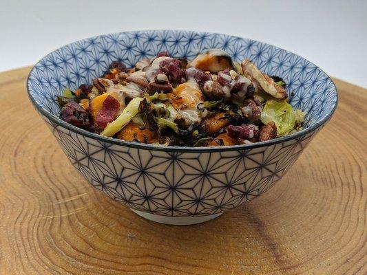 Harvest Bowl
(Quinoa, roasted sweet potatoes, brussel sprouts, toasted pecans, dried cranberries, and housemade maple dijon dressing)