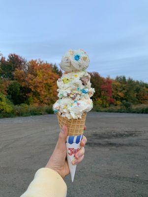 A 1/4 of a kiddie -- Halloween candy ice cream (sweet cream with M&Ms, Kit Kat's, Butterfingers, Reese's, and snickers!