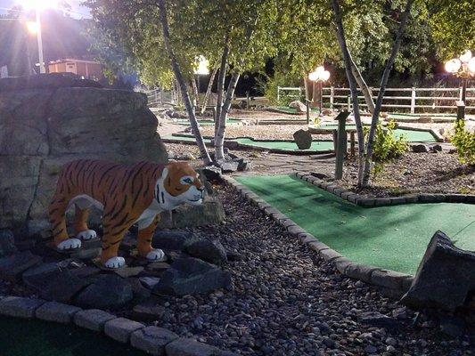 evening makes for a fun time, with lighted range and mini golf