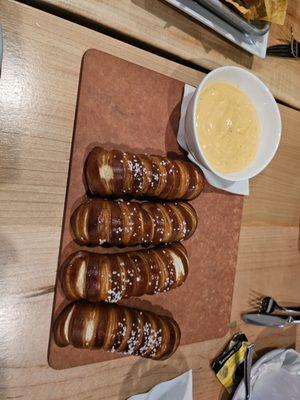 PRETZELS AND BEER CHEESE - yummy