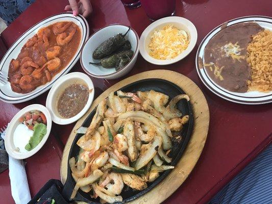 Shrimp and chicken fajitas, chiles toreados, camarones a la diabla