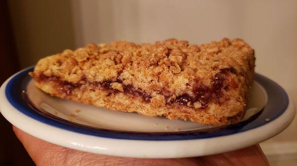 Strawberry oatbar (vegan & gluten-free) ($3.40). Tasty and well done.