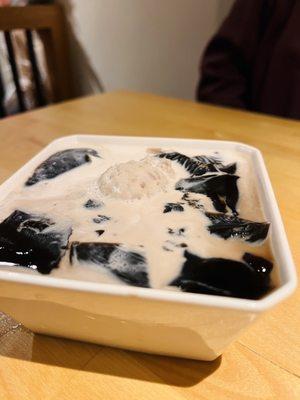 Grass Jelly with Topping