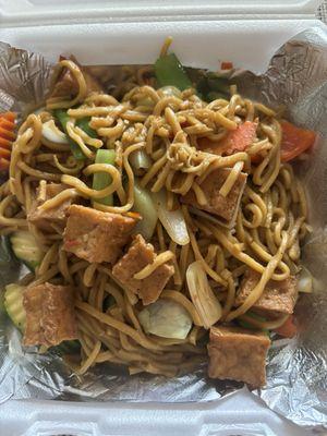 Lo mein with tofu