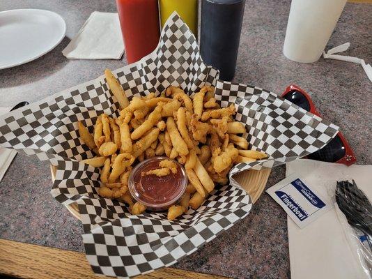 I enjoyed their sweet, fried clams & fries! ^__^