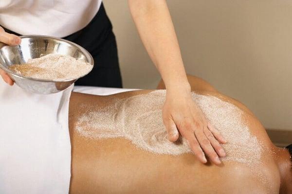 Back and shoulder deep cleansing and exfoliating.