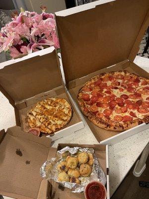 Garlic knots, cheese bread, and the Magpie with pepperoni