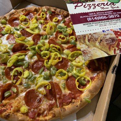 Pizzeria Nee York large with pepperoni, banana and green peppers! Yum!