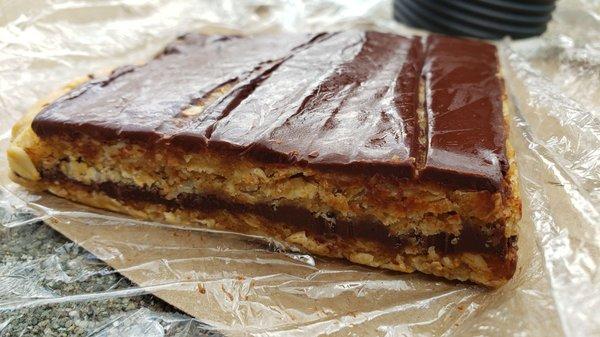 Peanut butter dark chocolate oat bar ($3.25), vegan by default. Tasty with excellent texture (holds together, isn't crumbly).