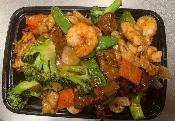 Triple delight with hunan style