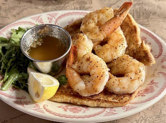 (*‿*) Let's start with the Grilled Jumbo Shrimp on Ciabatta Toast @ Ted's Montana & Grill. Definitely plump and flavorful!