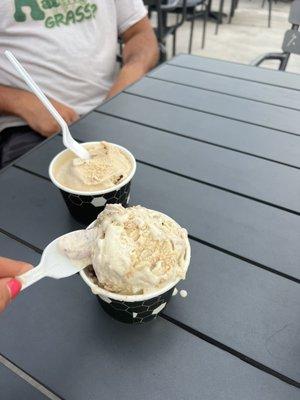 banana pudding and salted caramel double scoops