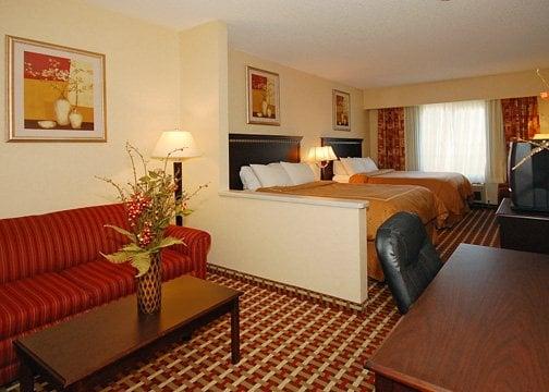 business suite with 2 queen beds