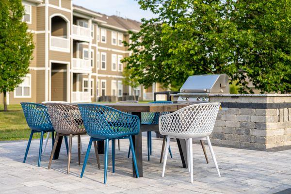 Maple Knoll Apartments Outdoor Grill and Seating