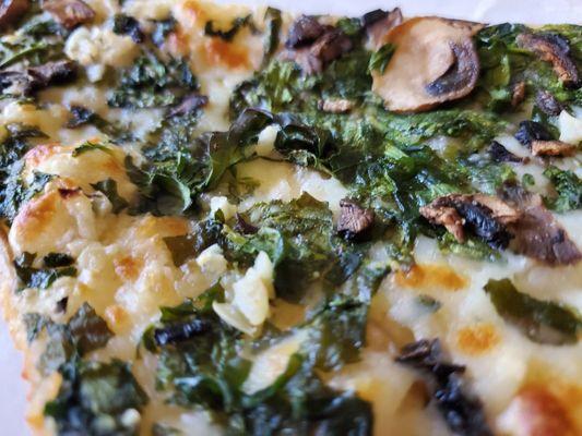 Close-up, Spinach, Mushroom and Garlic. (Cut halves of an individual slice, one normal slice is two of these slices combined).