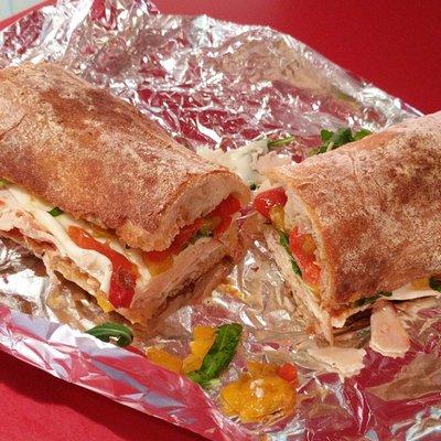 Sandwich with chicken, provolone, peppers