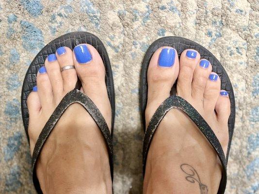 So fresh and so clean! Basic pedicure with regular polish.