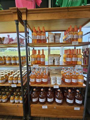 Bill Lewis of Vero Beach, Florida, making a quick pitstop at Georgia Peach World.