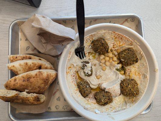 Hummus bowl with Falafel