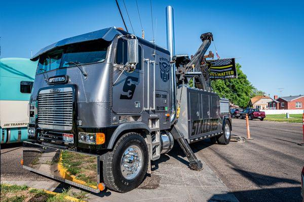 Optimus Tow Truck