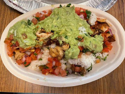 Chicken bowl with guacamole