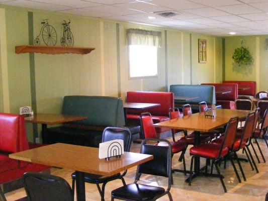 Abe's provides a clean, comfortable family dining room.