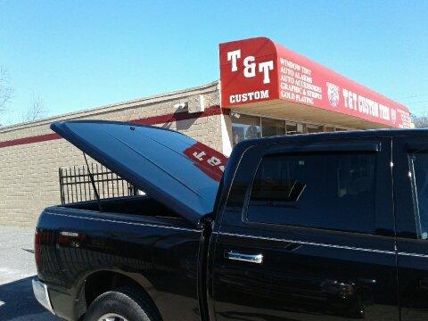 Chevy Silverado Undercover Lux Tonneau Cover