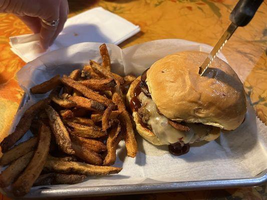 Bbq bacon burger with Cajun fries