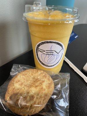 Mango peach smoothie and snickerdoodle cookies