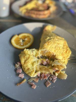 Western omelette (no peppers).  Absolutely fresh and delicious!!!