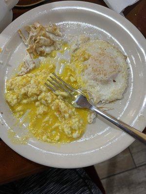 The is the second try of cooking over-easy eggs.