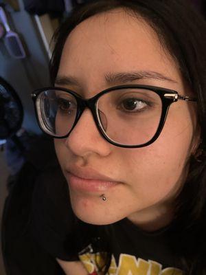 Side labret