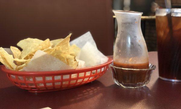 Tall iced tea with chips and salsa