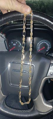 Full size photo of the fraudulent 14-karat chain I purchased at Elite Pawn for  4,700 $$$American dollars