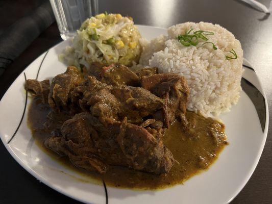 Curry Chicken with Steamed White Rice and Steamed Vegetables