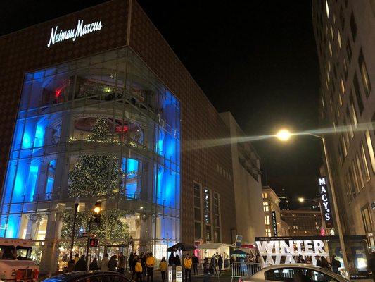 Valet Parking at the Rotunda at Nieman Marcus